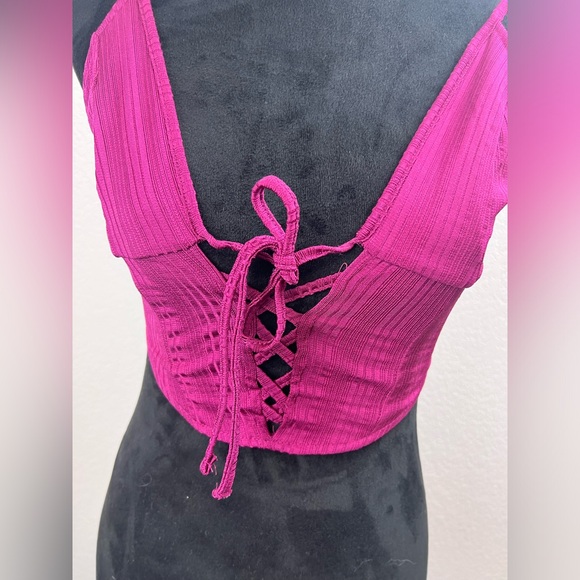 Urban Outfitters Rina Triangle Cami in Magenta Size Small - Picture 3 of 10